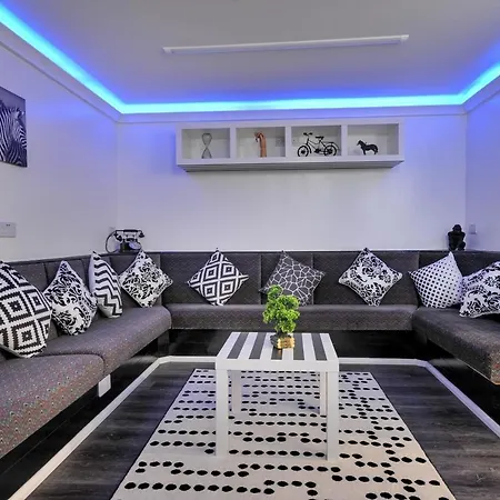 Four Oaks House *