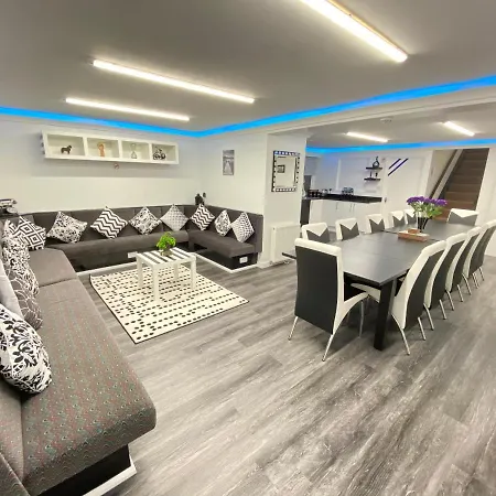 Four Oaks House Holiday home *