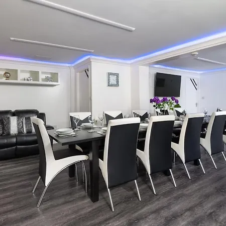 Four Oaks House Holiday home