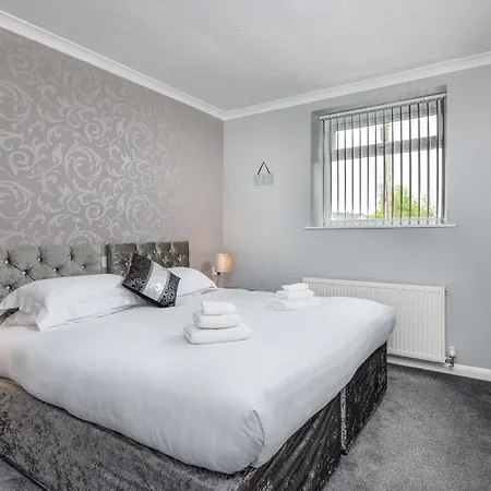 Four Oaks House Holiday home *