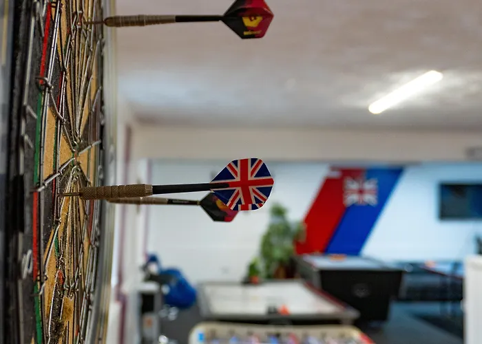 Holiday home Four Oaks House