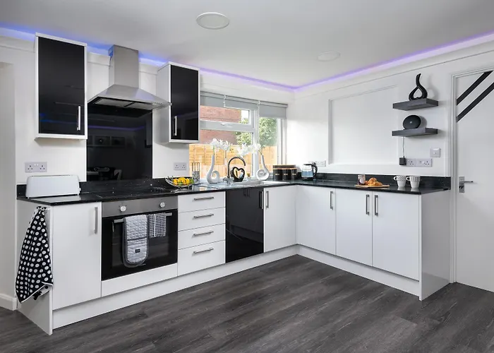 Holiday home Four Oaks House *